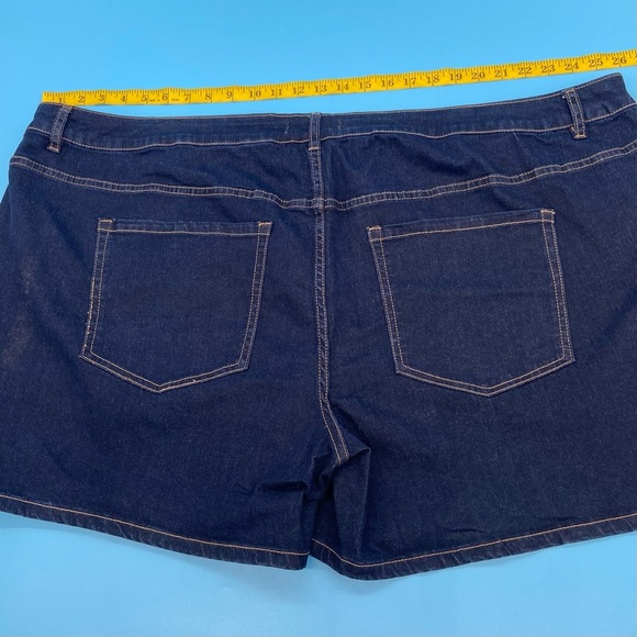 Lane Bryant Women's Dark Wash Denim Mid Rise Girlfriend Shorts Size 28 - Picture 7 of 7